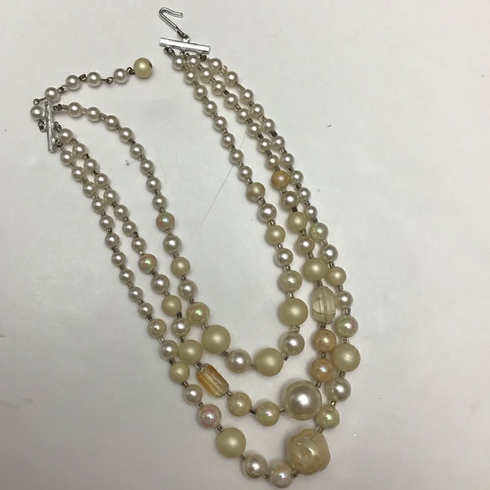 VTG 60’s Triple Strand Cream Bead Necklace/Choker